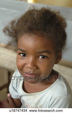 ブラジル 女の子 子供 人 子供 人々 ピクチャー U Fotosearch