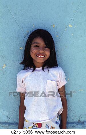 微笑 ヒスパニック 子供 子供 女の子 メキシコ人 画像コレクション U Fotosearch