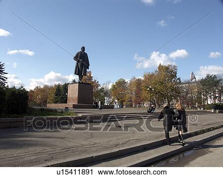 Stock Image - yuzhno, person, square, lenin, russia, people. Fotosearch