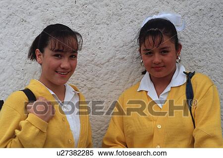 ヒスパニック メキシコ 女の子 メキシコ人 ストックフォト 写真素材 U Fotosearch