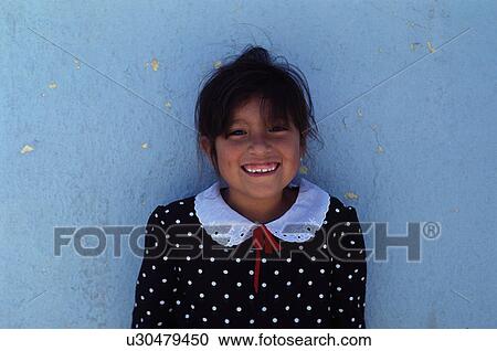 子供 ヒスパニック 子供 女の子 メキシコ人 肖像画 ストックイメージ U Fotosearch