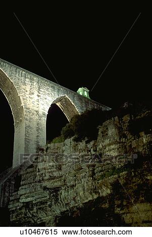 Stock Photography - aqueduto, livres, aguas, aqueduct, fitness. Fotosearch