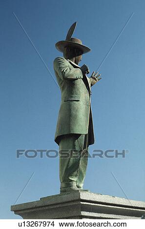 Picture - benito, hat, top, juarez, statue. Fotosearch