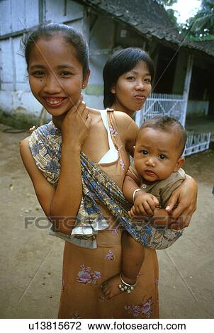 Indonesie Enfant Femme Mere 3980 Banque D Image U Fotosearch