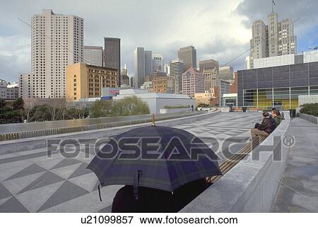 Stock Photo - snuggle, buena, yerba, umbrella, couple. Fotosearch
