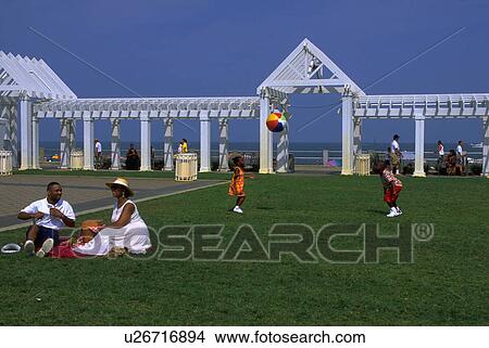 family, daughter, mother, father, happy View Large Photo Image Picture - family, daughter, mother, father, happy. Fotosearch