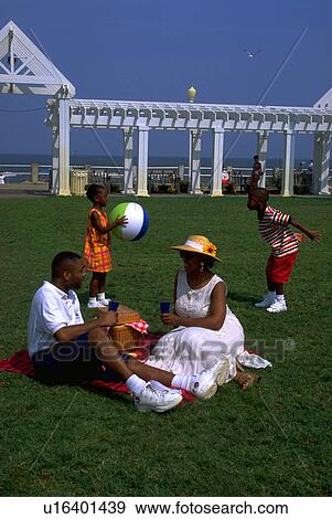 Stock Photo - family, daughter, mother, father, happy. Fotosearch