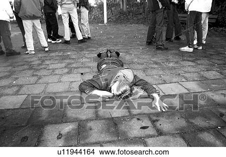 Picture - white, pain, ignoring, falling, black. Fotosearch