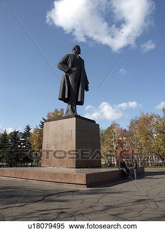 Stock Photography - yuzhno, person, statue, lenin, russia, people. Fotosearch