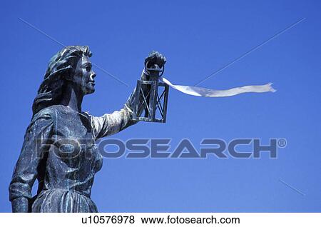 Stock Photo - fidalgo, statue, island, holding, family, stress. Fotosearch