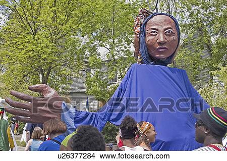 Picture - heart, indian, float, parade, puppet, large. Fotosearch