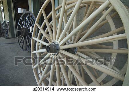 Picture - hub, shop, spoke, transportation, buggy, wheel. Fotosearch