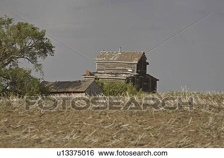Stock Photograph - canada, homestead, saskatchewan, scenic, buildings, abandoned. Fotosearch