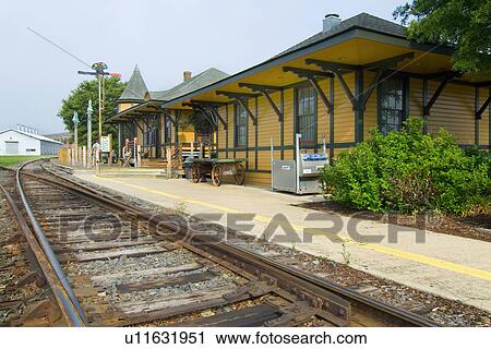 Stock Image - unload, train, load, platform, station, old. Fotosearch