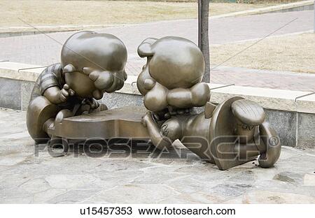 Stock Image - wells, peanuts, schroeder, lucy, characters, sculpture. Fotosearch