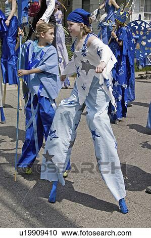 Stock Image - heart, actors, stilts, 10, age, costumed. Fotosearch