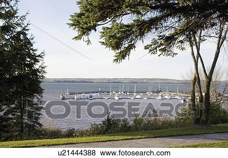 park, superior, memorial, viewed, marina, lake View Large Photo Image Stock Photo - park, superior, memorial, viewed, marina, lake. Fotosearch