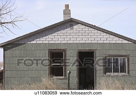 Stock Photo - saskatchewan, old, scenic, house, farm, abandoned. Fotosearch