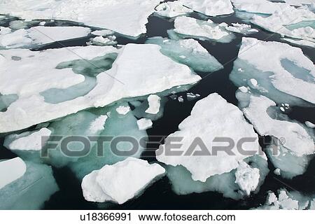 Stock Image - Open leads surrounded by multi-year ice floes in the Barents Sea between EdgeÏya (Edge Island) and Kong Karls Land in the Svalbard Archipelago, Norway.. Fotosearch
