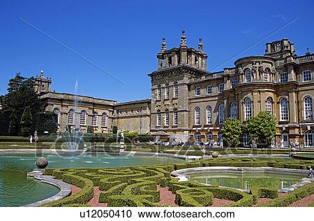 Stock Image - Blenheim Palace, Woodstock, near Oxford, Oxfordshire, England. Fountain, garden and visitors in upper water terrace. Fotosearch