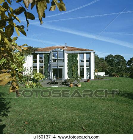 Picture - Lawn in front of large modern country house. Fotosearch
