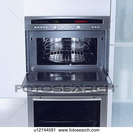Stock Image - Close-up of stainless steel double oven&#13; &#10; &#13; &#10; &#13; &#10; &#13; &#10; &#13; &#10; &#13; &#10;. Fotosearch