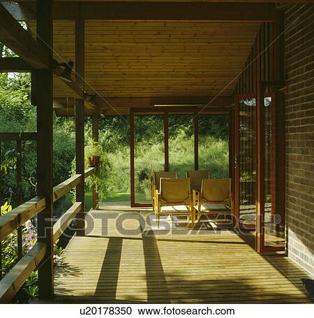 Decked, veranda, auf, modernes, landhaus Stock Bild | u20178350
