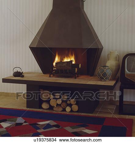 Picture - Modern fireplace in modern living room. Fotosearch