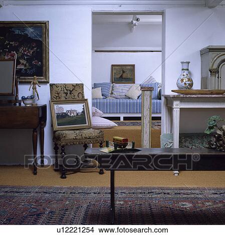 Picture - Tradtional town living room. Fotosearch