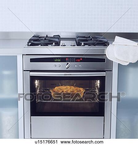 Stock Image - Close-up of pie cooking in stainless steel oven with glass door&#13; &#10; &#13; &#10; &#13; &#10; &#13; &#10; &#13; &#10; &#13; &#10;. Fotosearch