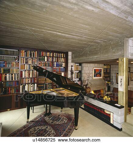 Grand Piano In Traditional Living Room Stock Photography