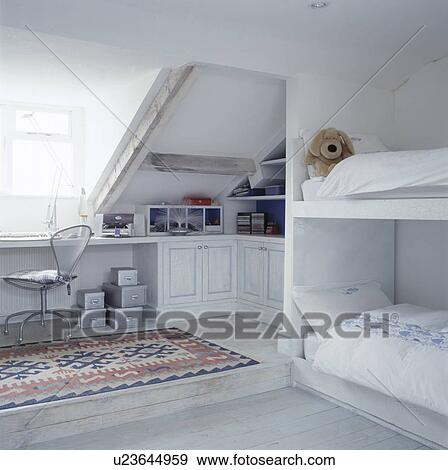Stockfotografi passede, hvid, køje seng, ind, børns, attic ... Soveværelse stol