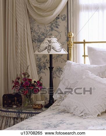 white lace cushions