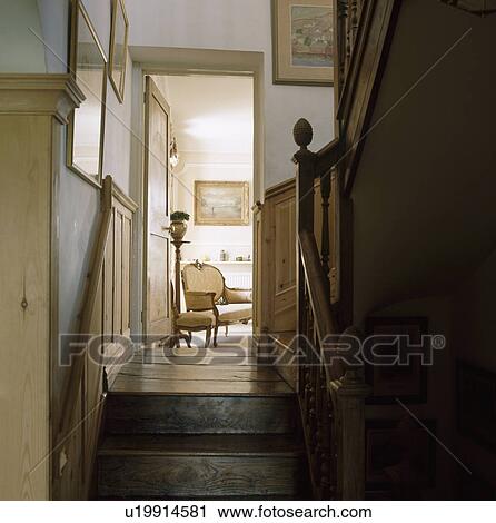 Archivio fotografico - pavimenti di legno prefiniti, su, atterraggio ... Archivio fotografico - pavimenti di legno prefiniti, su, atterraggio ...