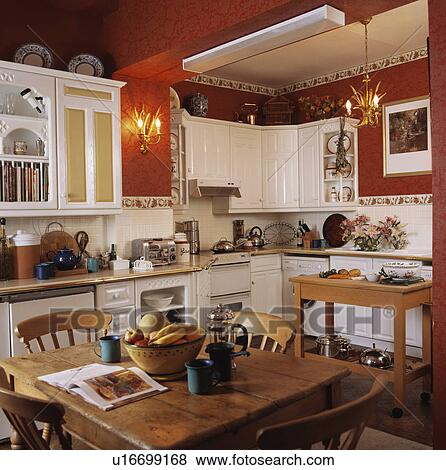 Immagini - pino, tavola, e, sedie, in, bianco, tradizionale, cucina ... Immagini - pino, tavola, e, sedie, in, bianco, tradizionale, cucina ...