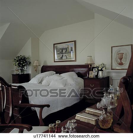 Picture - White bedroom with storage. Fotosearch