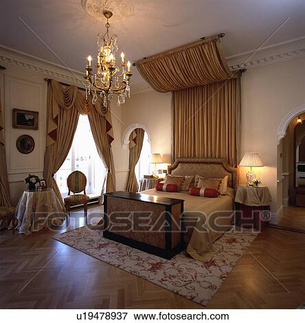 Beeld - baldakijn, met, koffie, zijde, drapes, boven, bed, in, rijk ... Beeld - baldakijn, met, koffie, zijde, drapes, boven, bed, in, rijk ...