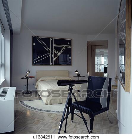 Stockfotografering teleskop, hos, sorte læder, stol, ind, moderne ... Soveværelse stol