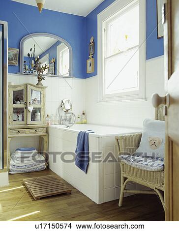 Picture - Traditional blue and white family bathroom . Fotosearch