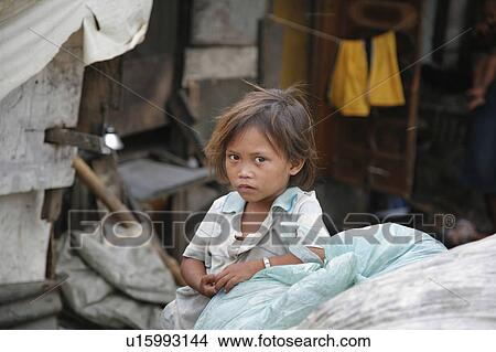 人々 子供 人 子供 暮らし スラム街 ピクチャー U Fotosearch
