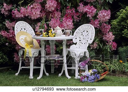 Stock Image -  rw 10151 outdoor scene leisure time in garden. Fotosearch