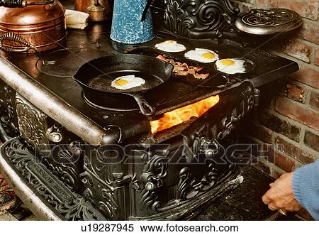 Food Fitness Fire Wood Cook Stove In Vermont Old Stock Photography