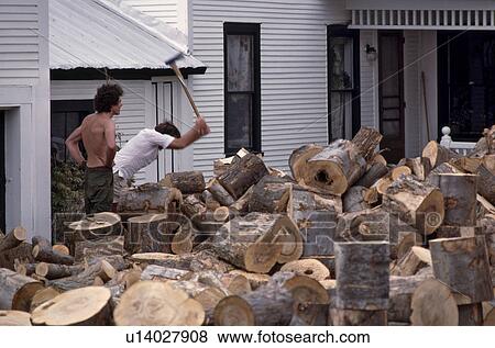 splitting wood in underhill vt chop chops split View Large Photo Image Stock Photo - splitting wood in underhill vt chop chops split. Fotosearch