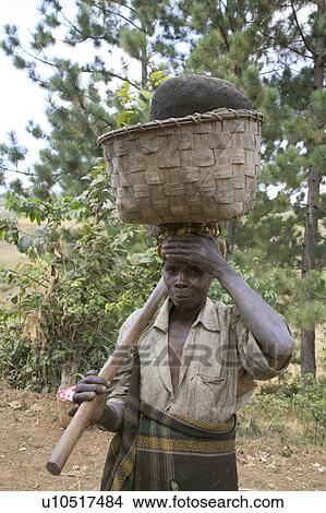 Picture -  woman burundi carrying basket head gitera africa . Fotosearch