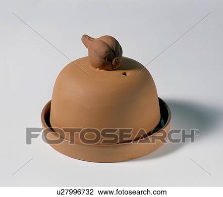 Close-up of lidded garlic pot View Large Photo Image Stock Image - Close-up of lidded garlic pot. Fotosearch