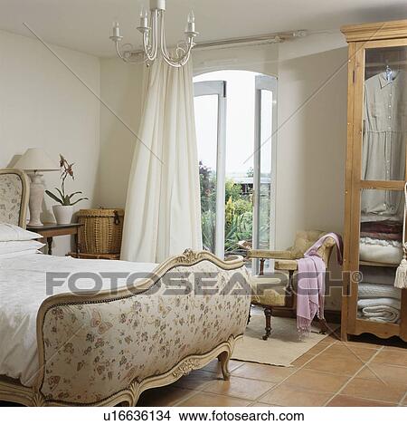Stockfoto fløde, land, soveværelse, hos, fløde, gardiner, hos ...
