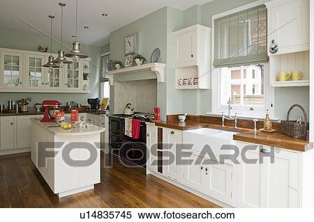 Stock Bild - grau-blau, kueche, mit, creme, gepaßt, einheiten, und ... Stock Bild - grau-blau, kueche, mit, creme, gepaßt, einheiten, und ...