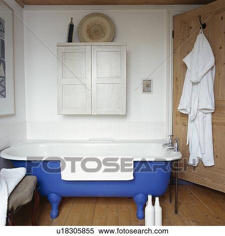 Stock Afbeelding - witte, kast, op, muur, boven, blauwe, rolltop ... Stock Afbeelding - witte, kast, op, muur, boven, blauwe, rolltop ...