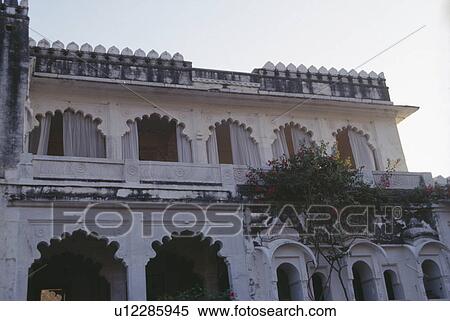 Stock Photography - 17th century fortress of Rawla Narlai now a hotel in Rajastan. Fotosearch