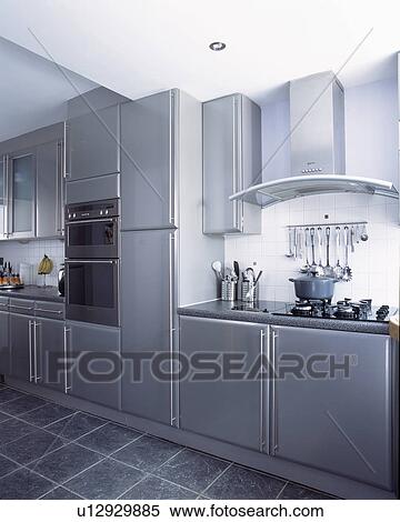 en paroi fours dans moderne métallique gris cuisine